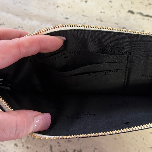 Kate Spade New York Lucy Medium L-Zip Wristlet. Black multi